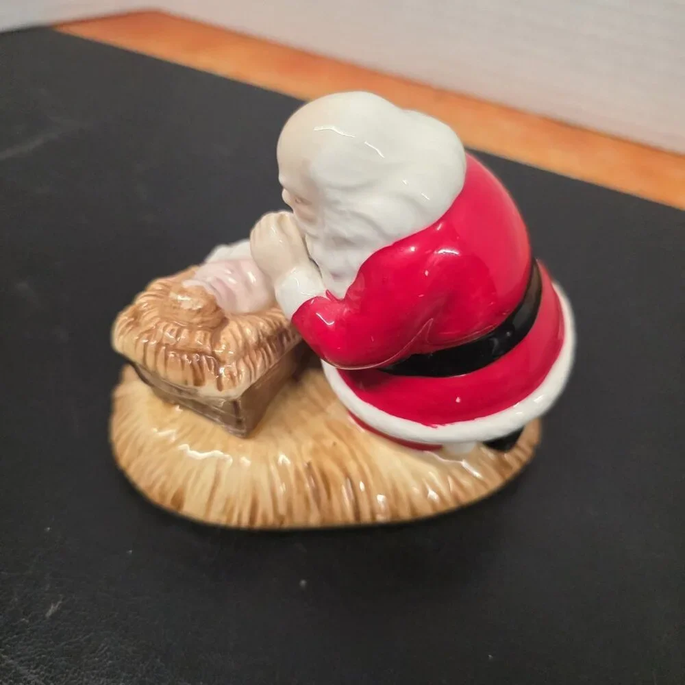 The Kneeling Santa By Roman 1988 Christmas Figurine